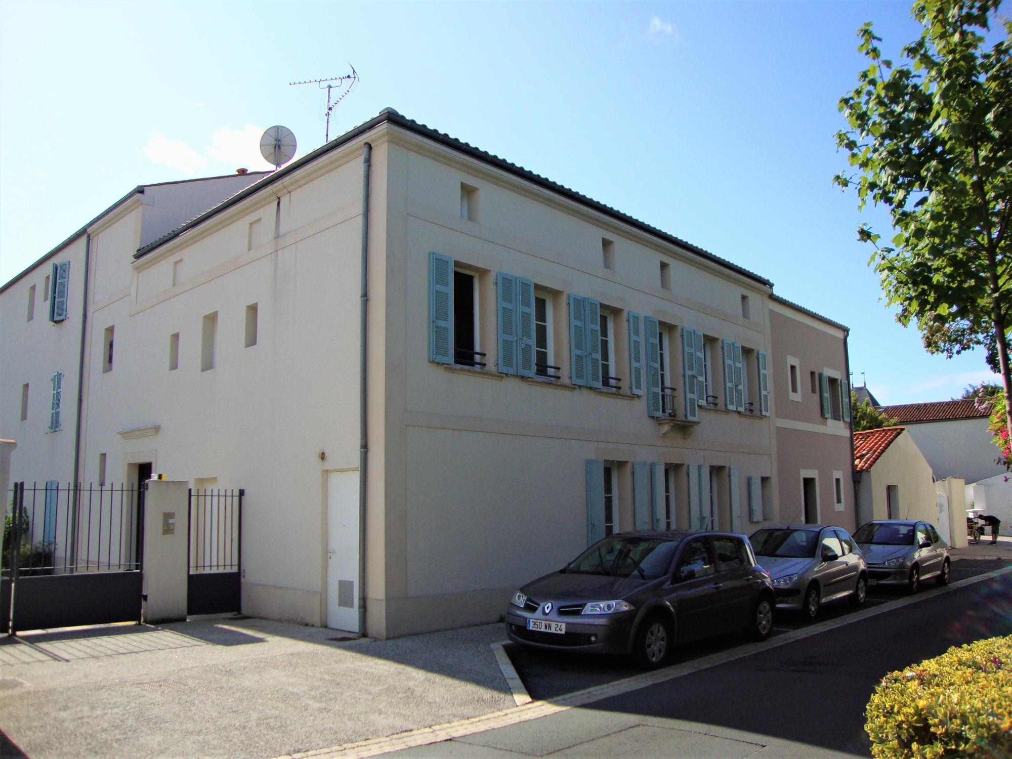 AYTRE - T2 au RDC avec terrasse privative et place de parking 