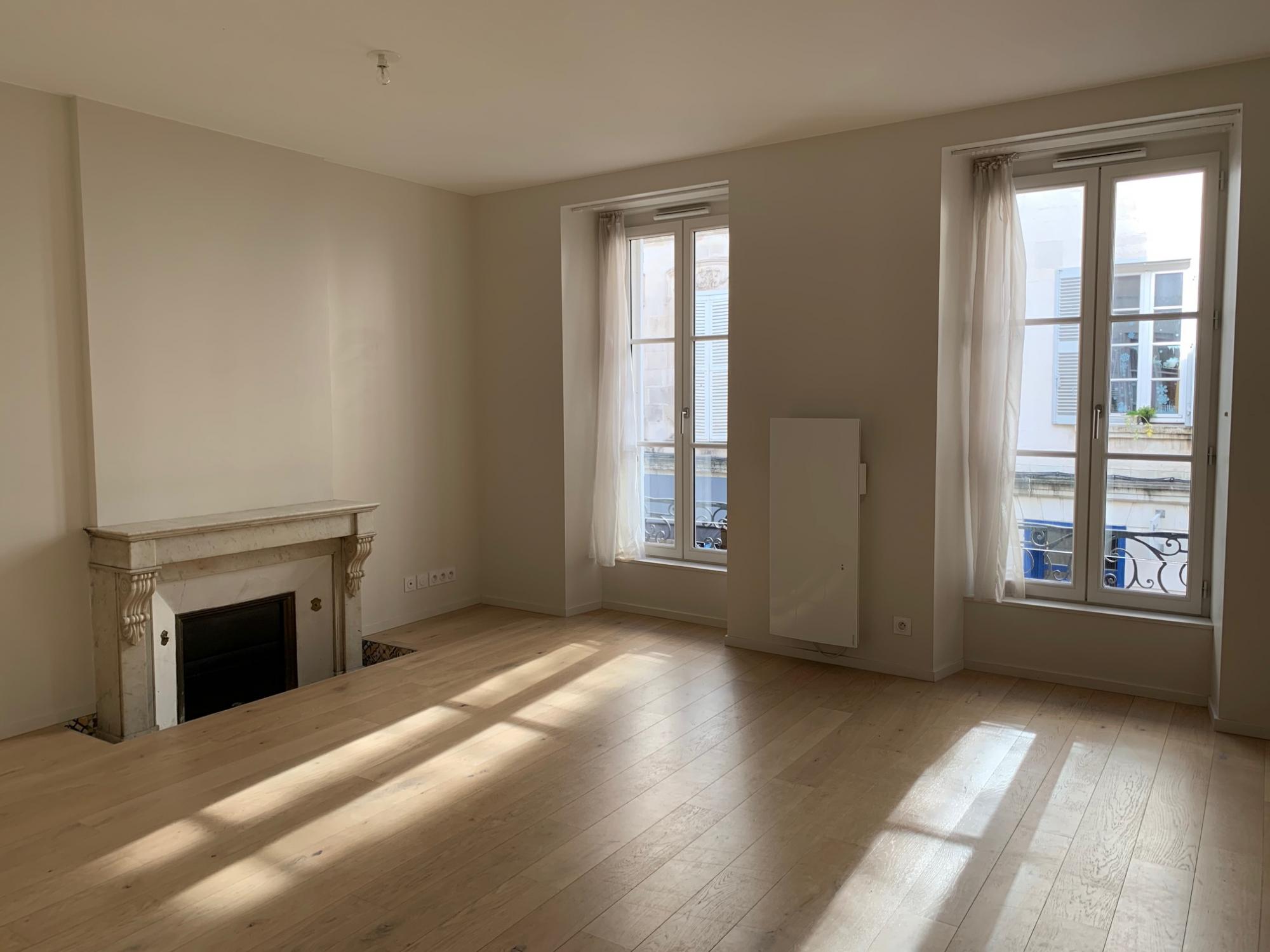 Appt T2 d’env. 50m² avec patio/terrasse – cœur de ville de La Rochelle