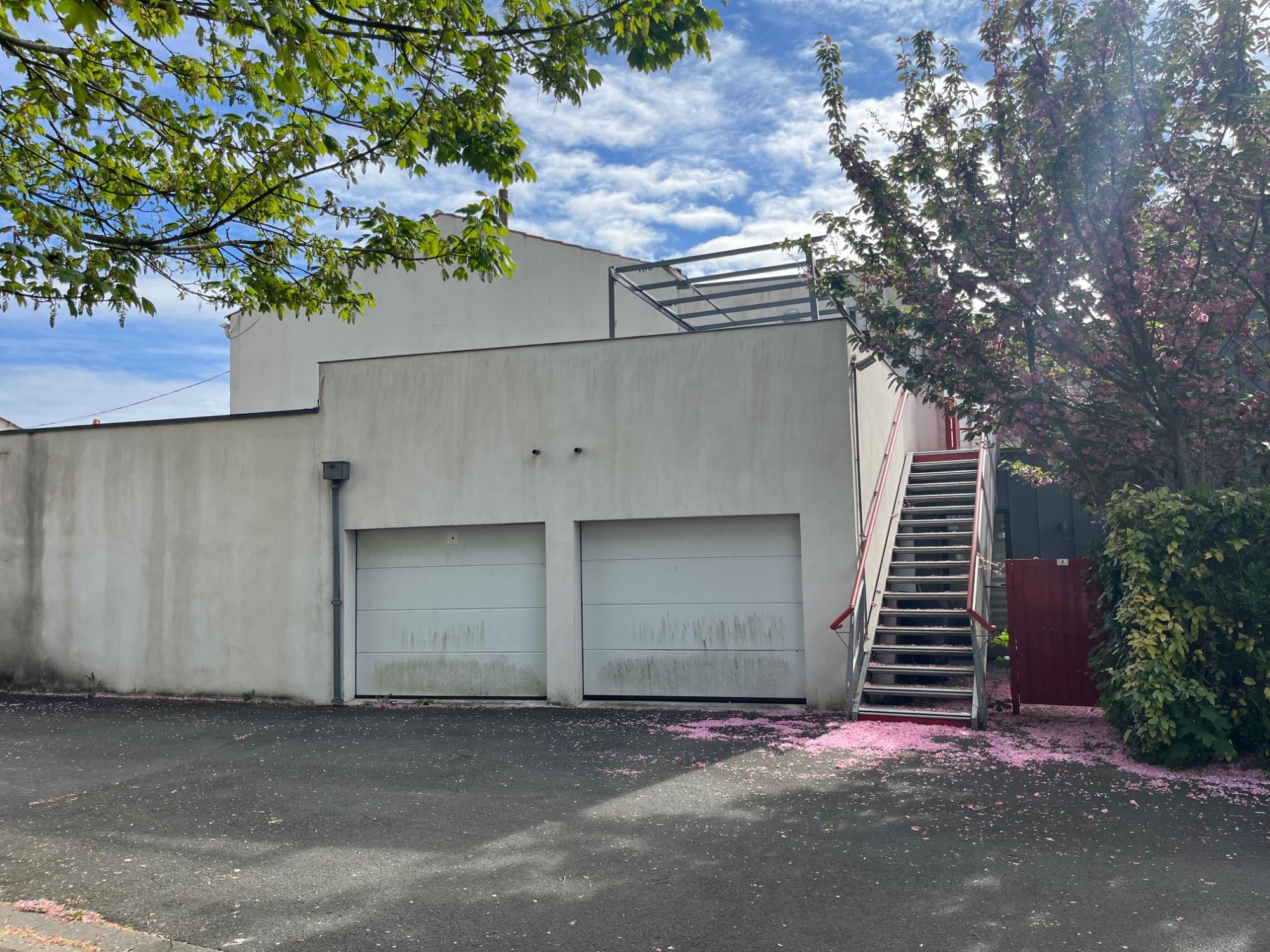 T4 - 84m² - Deux terrasses, place de parking et garage privatif.